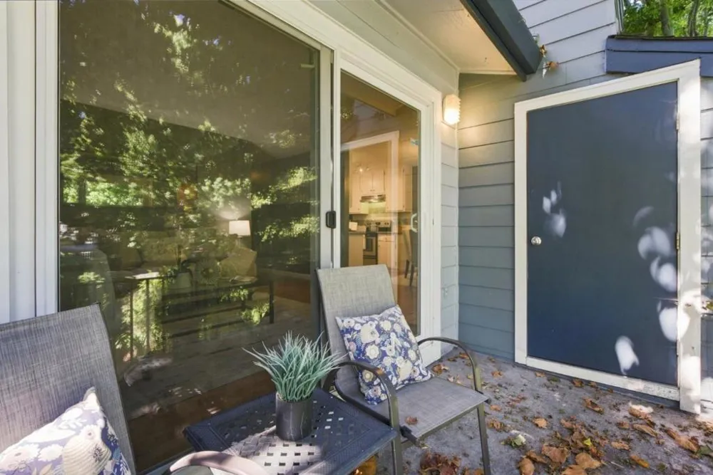 24 Emery Bay Drive Emeryville, CA 94608