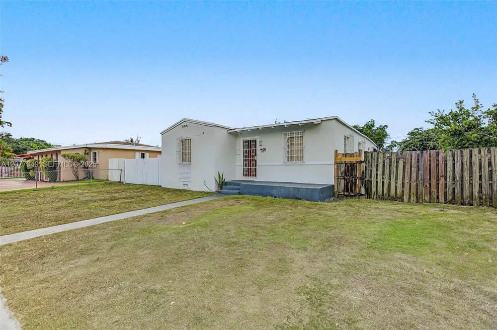 3940 NW 2nd St Miami, FL 33126