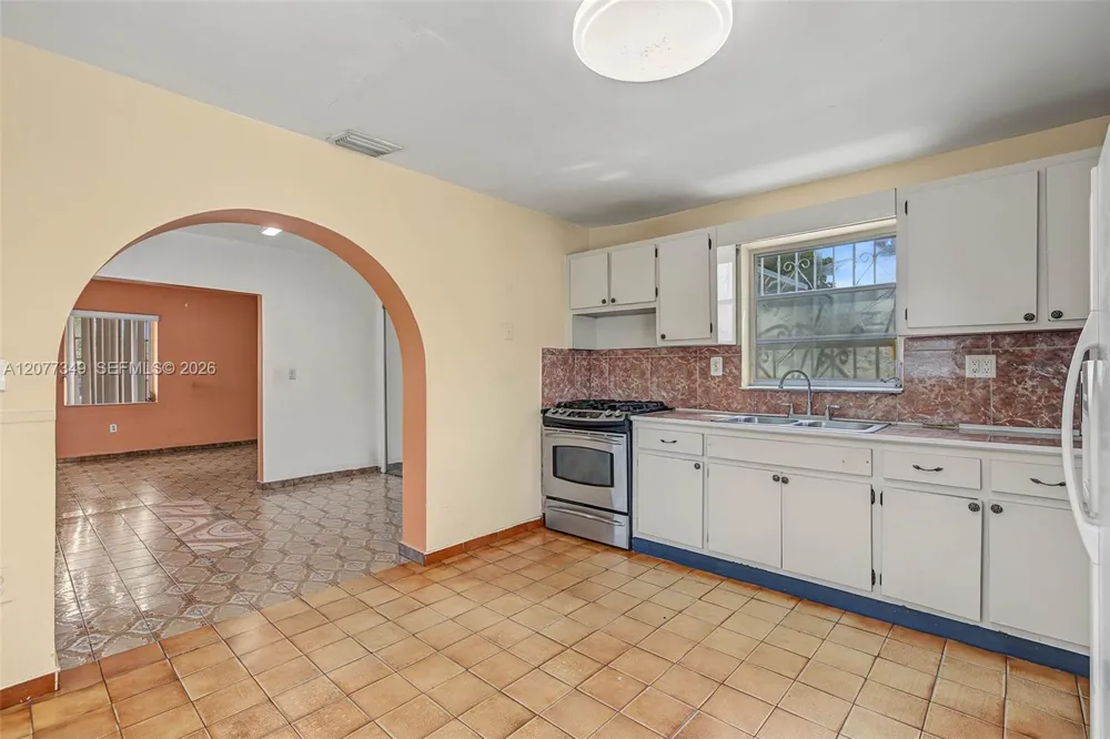 3940 NW 2nd St Miami, FL 33126