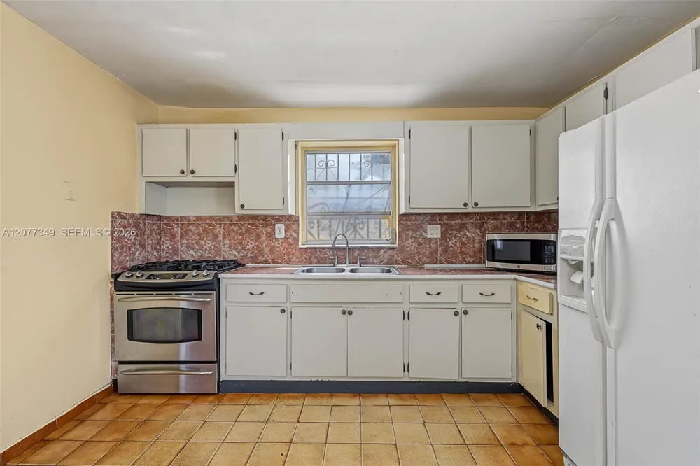 3940 NW 2nd St Miami, FL 33126