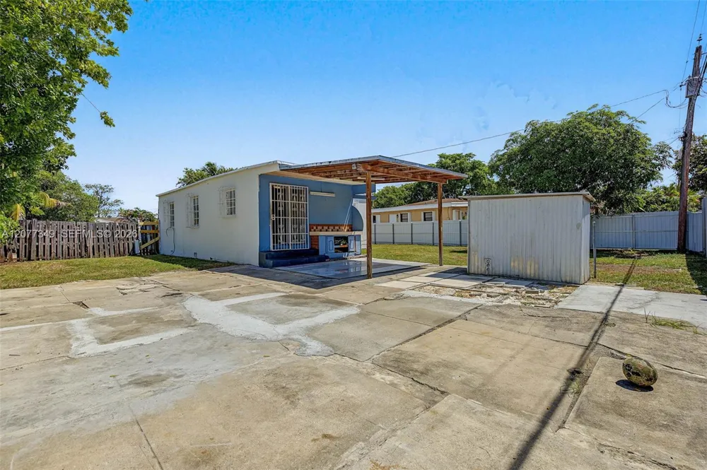 3940 NW 2nd St Miami, FL 33126