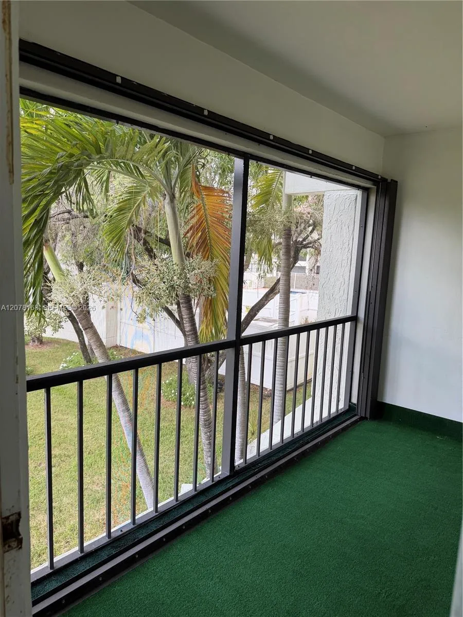 301 Racquet Club Rd #210 Weston, FL 33326