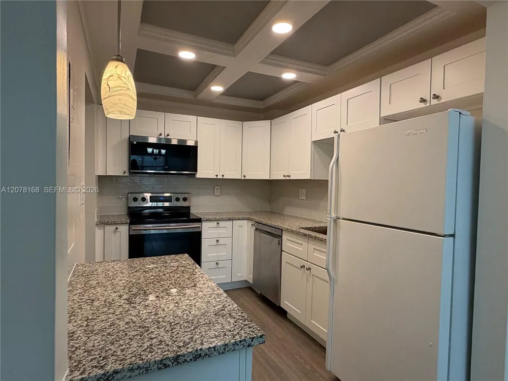 301 Racquet Club Rd #210 Weston, FL 33326
