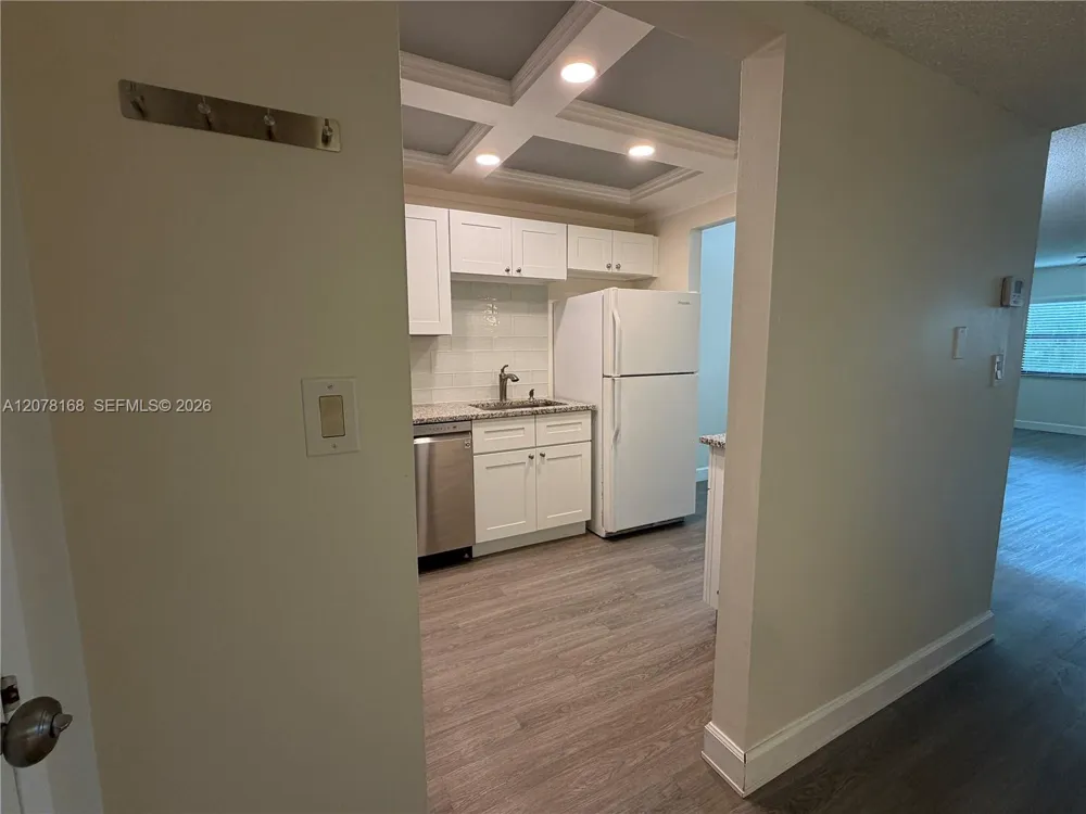 301 Racquet Club Rd #210 Weston, FL 33326