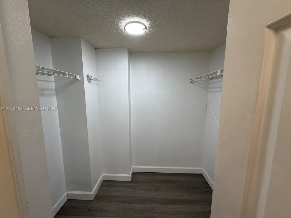 301 Racquet Club Rd #210 Weston, FL 33326