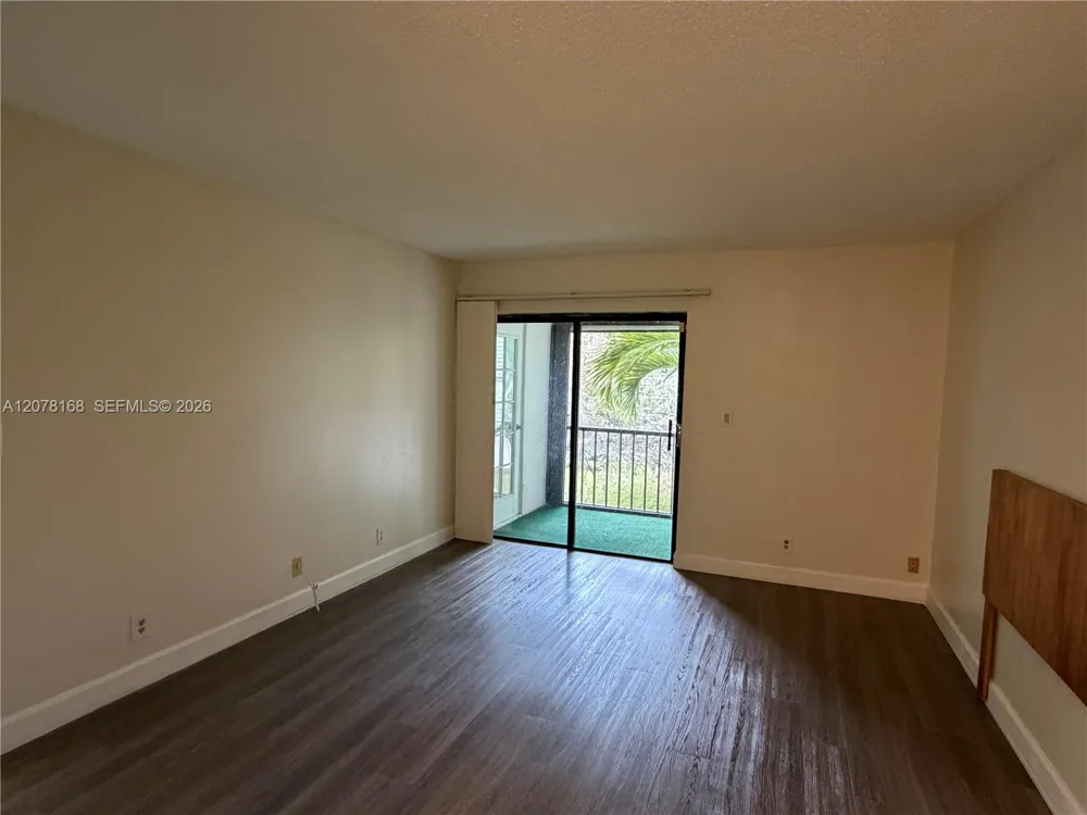 301 Racquet Club Rd #210 Weston, FL 33326