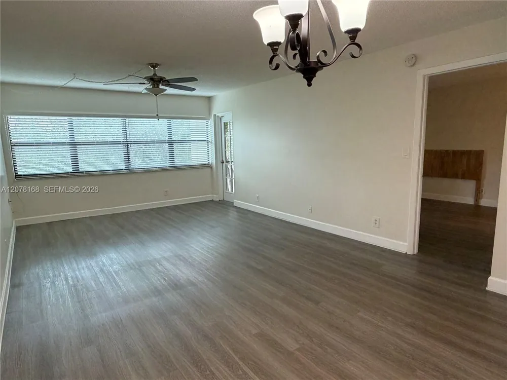 301 Racquet Club Rd #210 Weston, FL 33326
