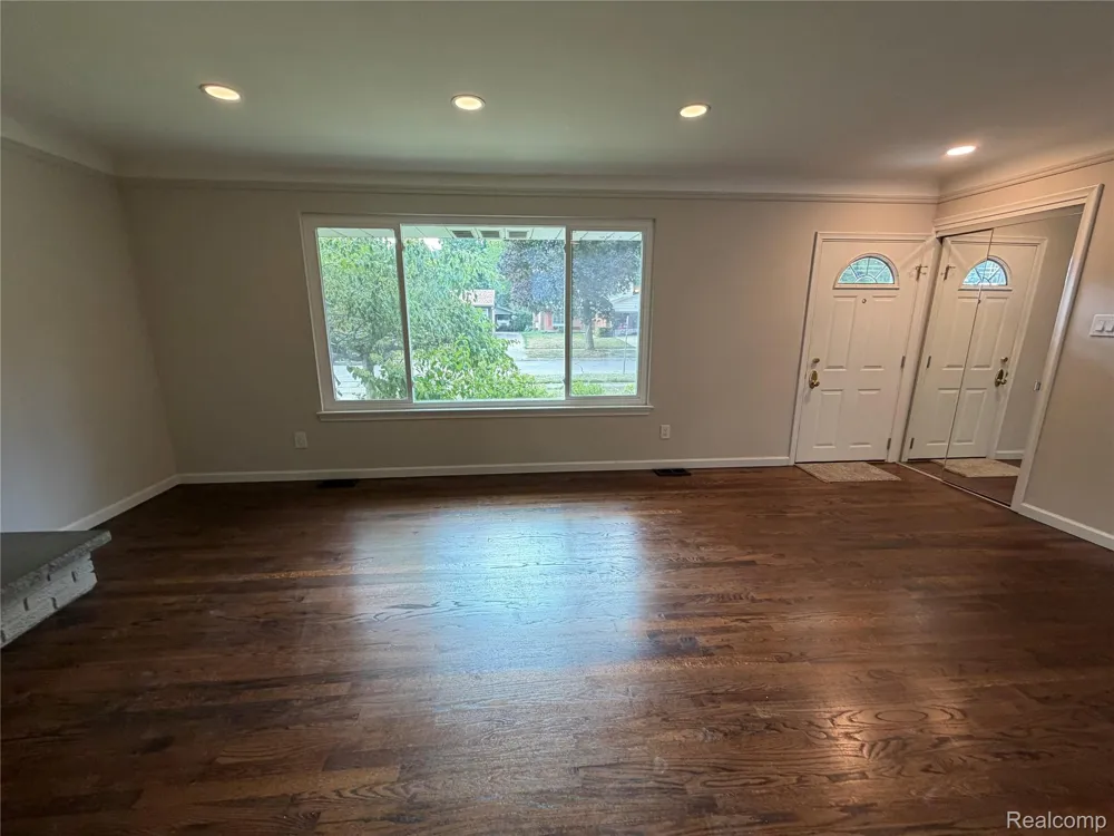 319 Amelia Avenue Royal Oak City, MI 48073