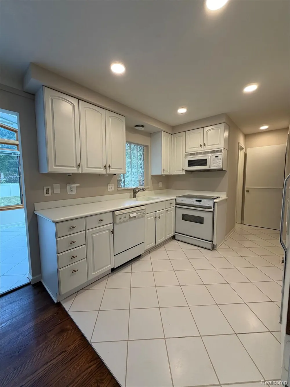319 Amelia Avenue Royal Oak City, MI 48073