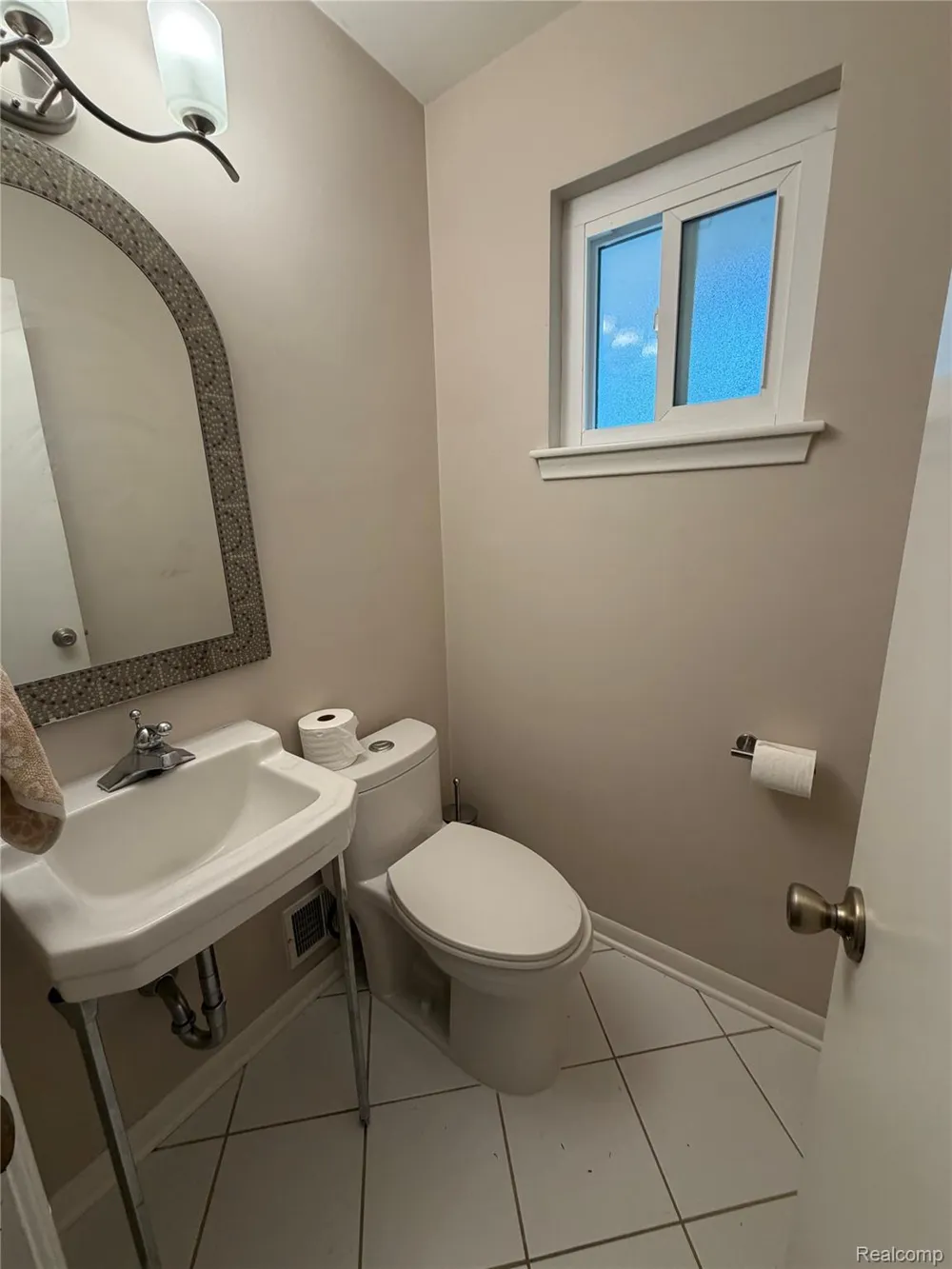 319 Amelia Avenue Royal Oak City, MI 48073
