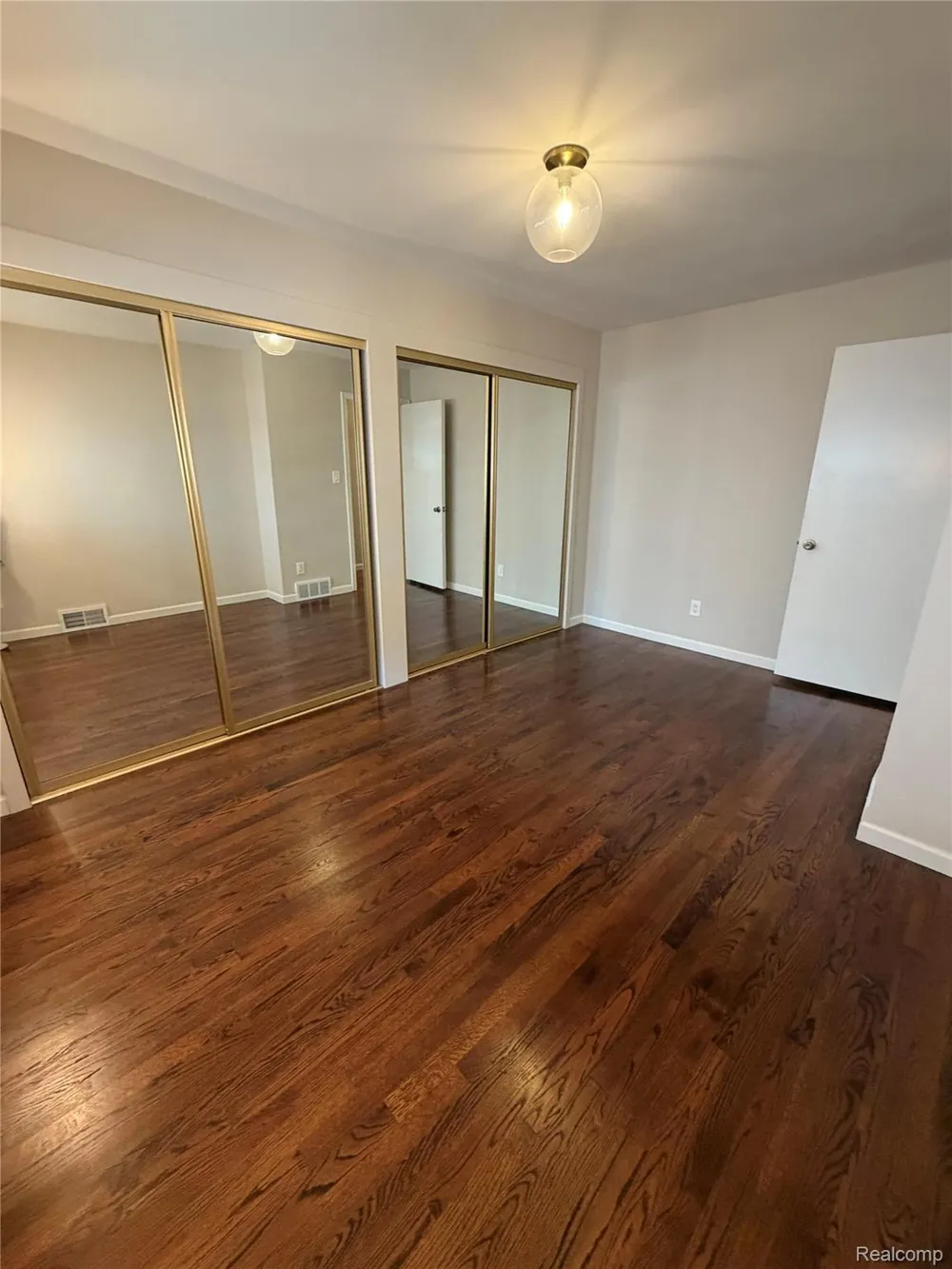 319 Amelia Avenue Royal Oak City, MI 48073