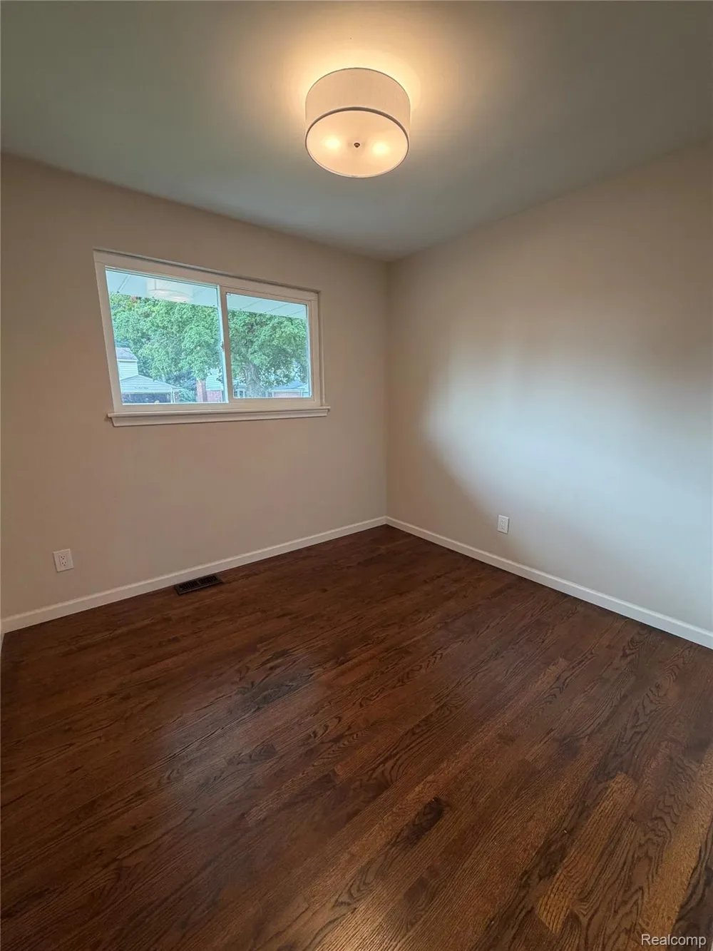 319 Amelia Avenue Royal Oak City, MI 48073