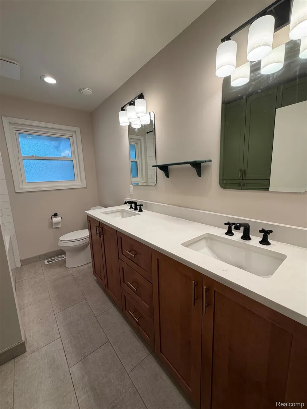 319 Amelia Avenue Royal Oak City, MI 48073