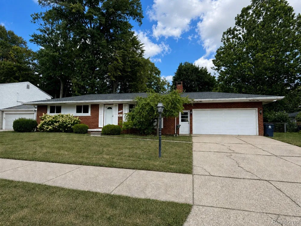 319 Amelia Avenue Royal Oak City, MI 48073