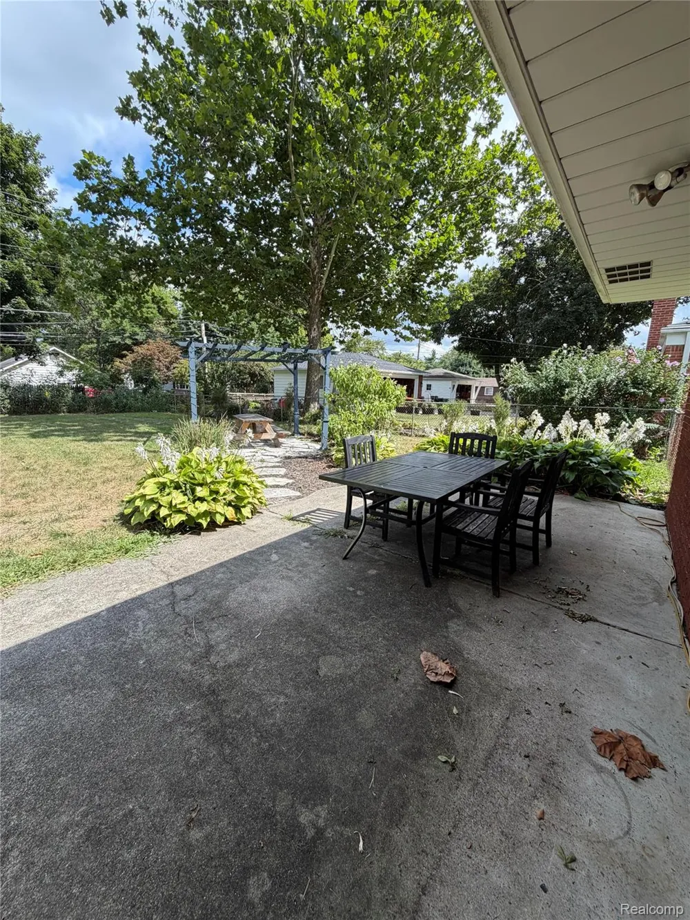 319 Amelia Avenue Royal Oak City, MI 48073