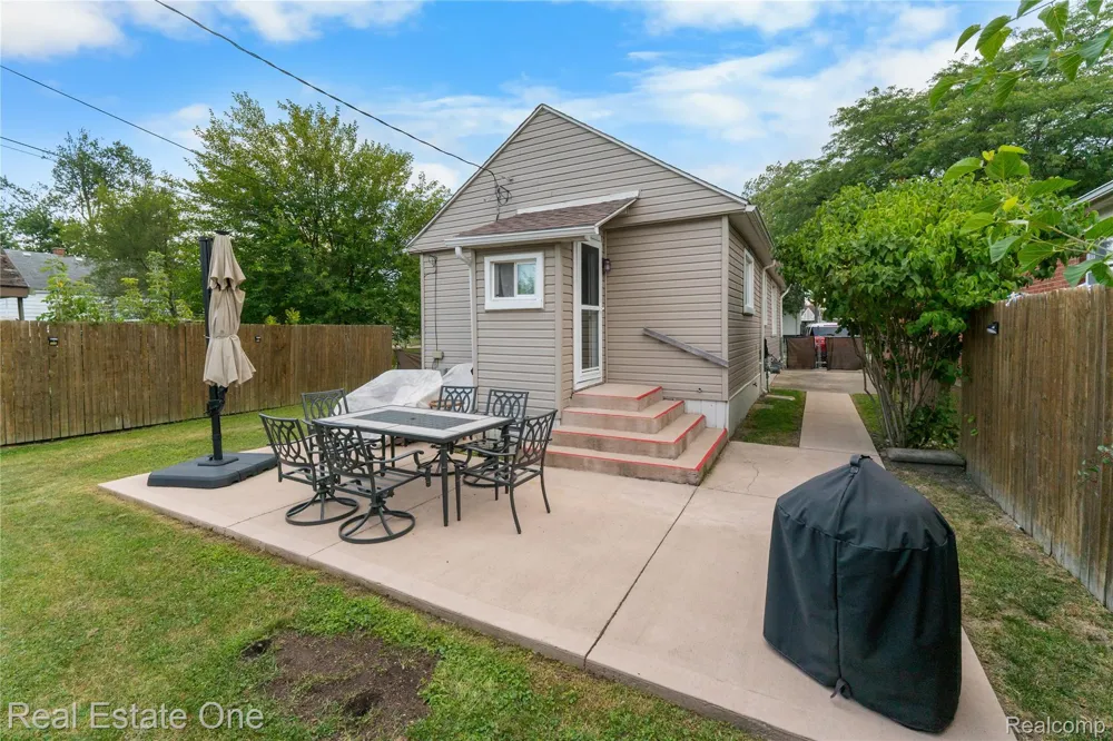 3363 16th Street Wyandotte City, MI 48192