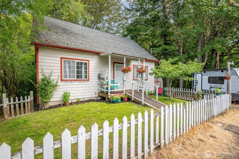 817 Kendall Street Port Orchard, WA 98366