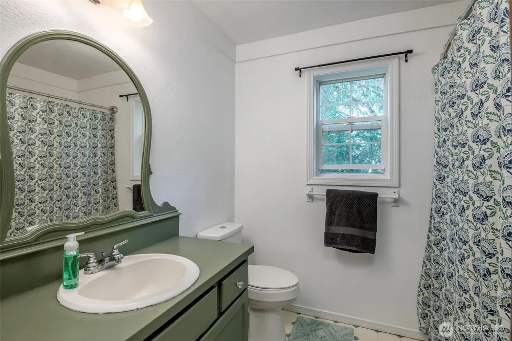 817 Kendall Street Port Orchard, WA 98366