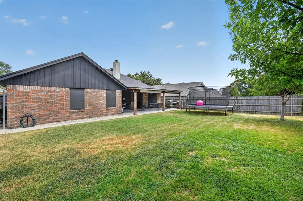 8233 Willis Lane Watauga, TX 76148