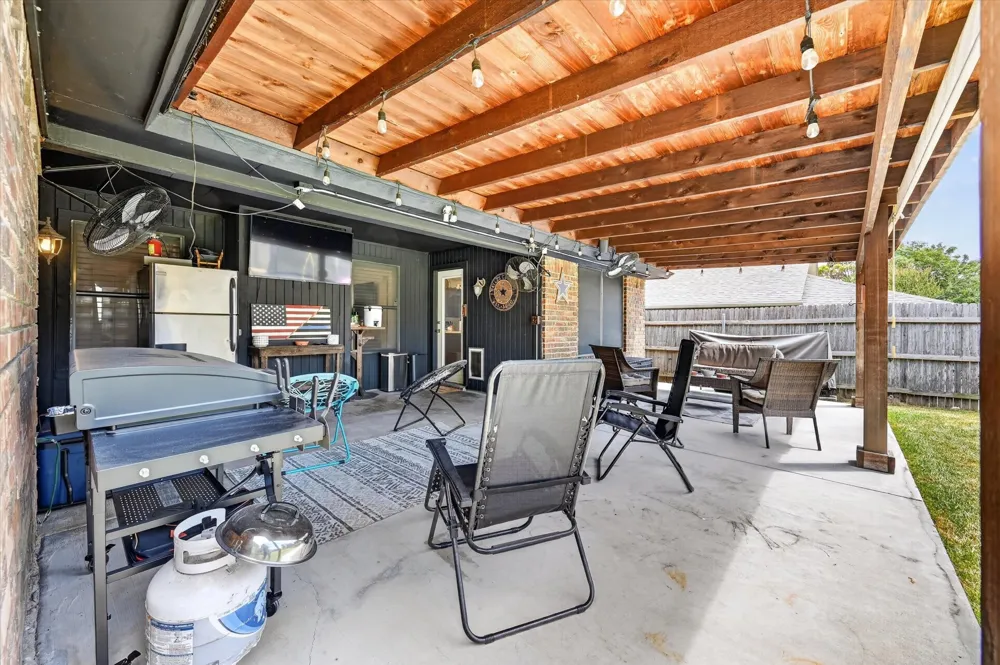 8233 Willis Lane Watauga, TX 76148