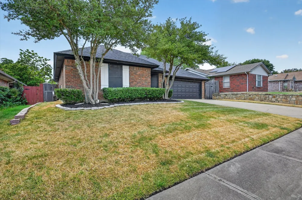 8233 Willis Lane Watauga, TX 76148