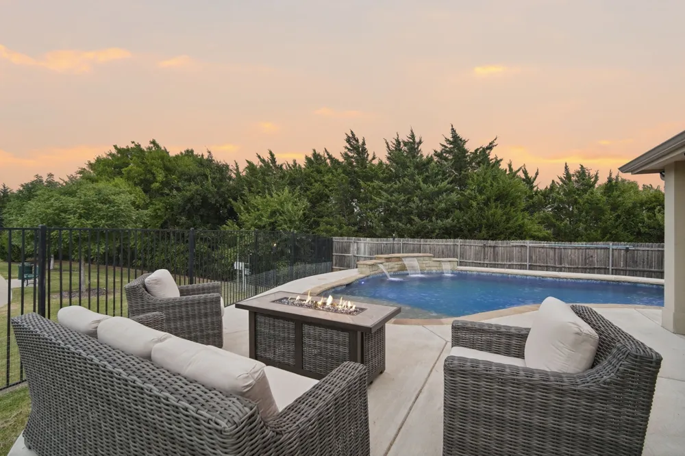 1738 Summer Lane Midlothian, TX 76065