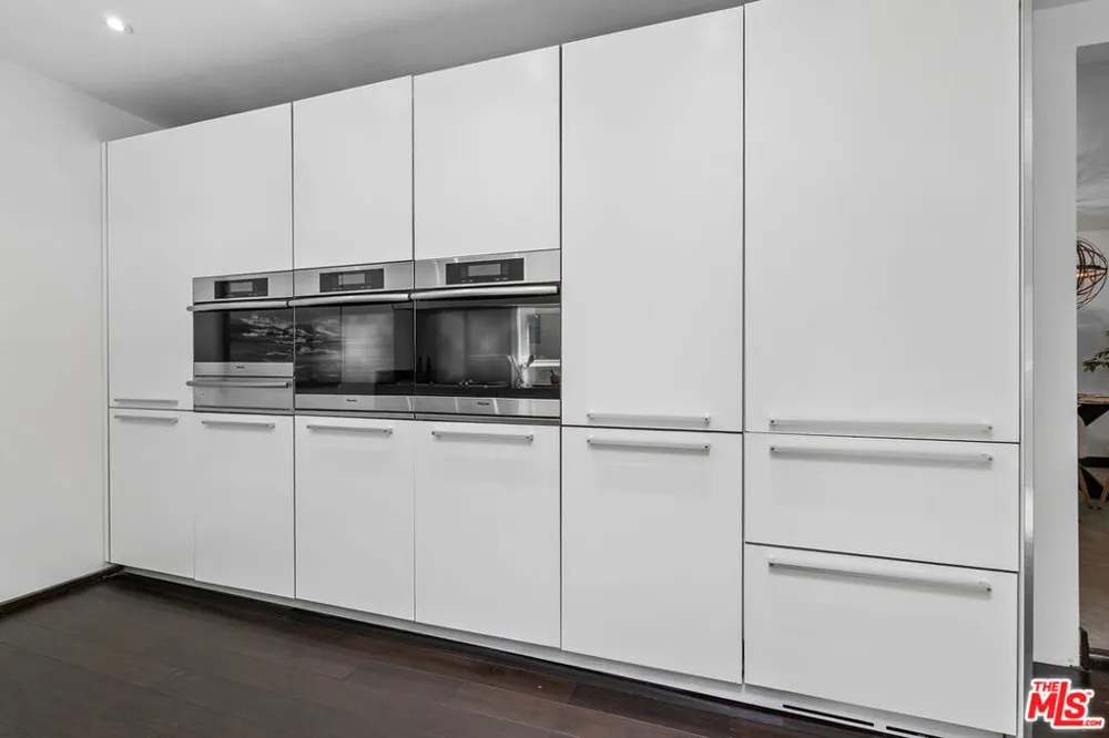 8867 Hollywood Hills Road Los Angeles, CA 90046