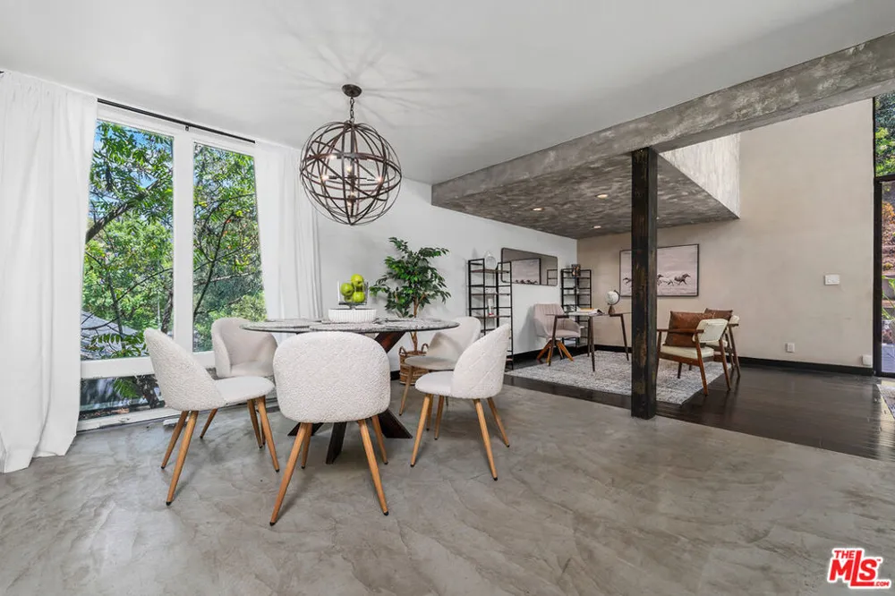 8867 Hollywood Hills Road Los Angeles, CA 90046