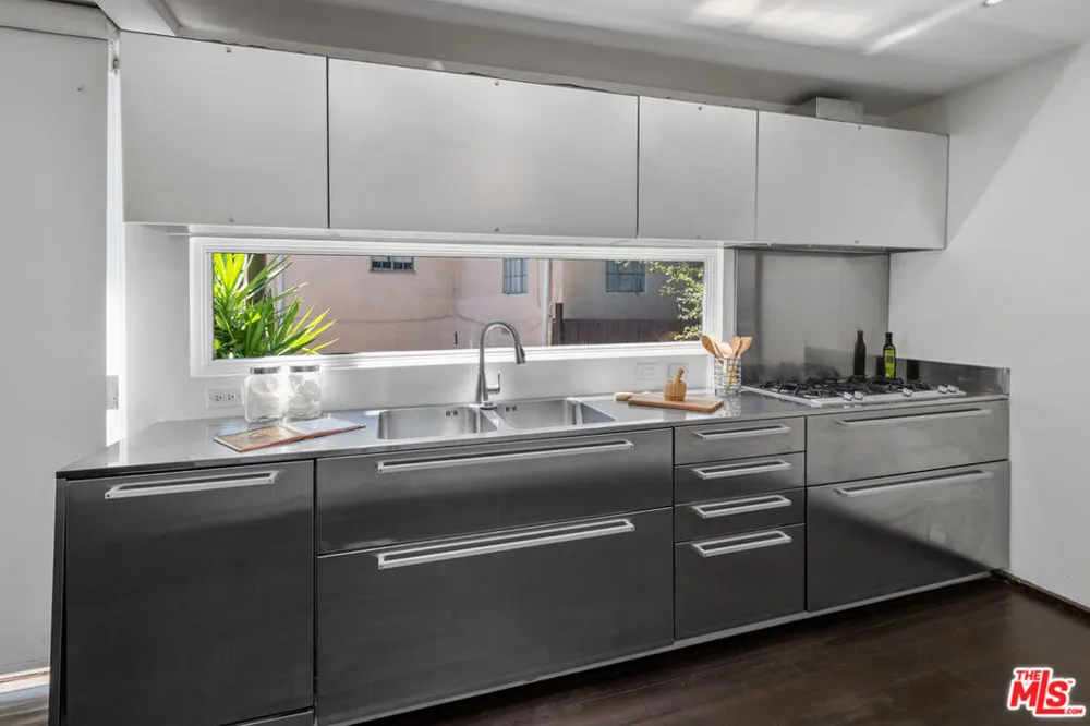 8867 Hollywood Hills Road Los Angeles, CA 90046