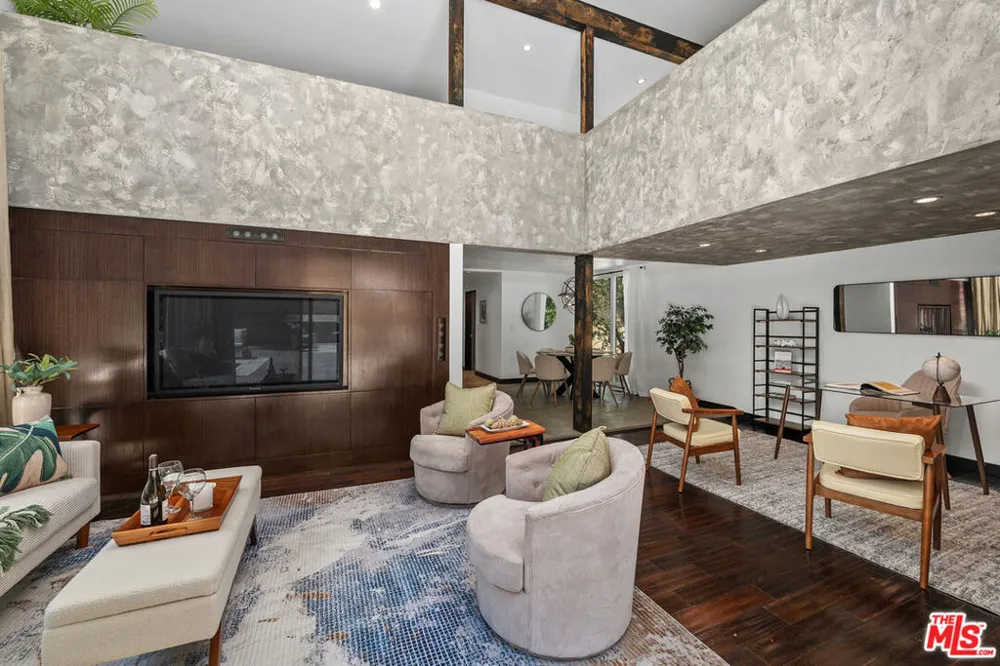 8867 Hollywood Hills Road Los Angeles, CA 90046