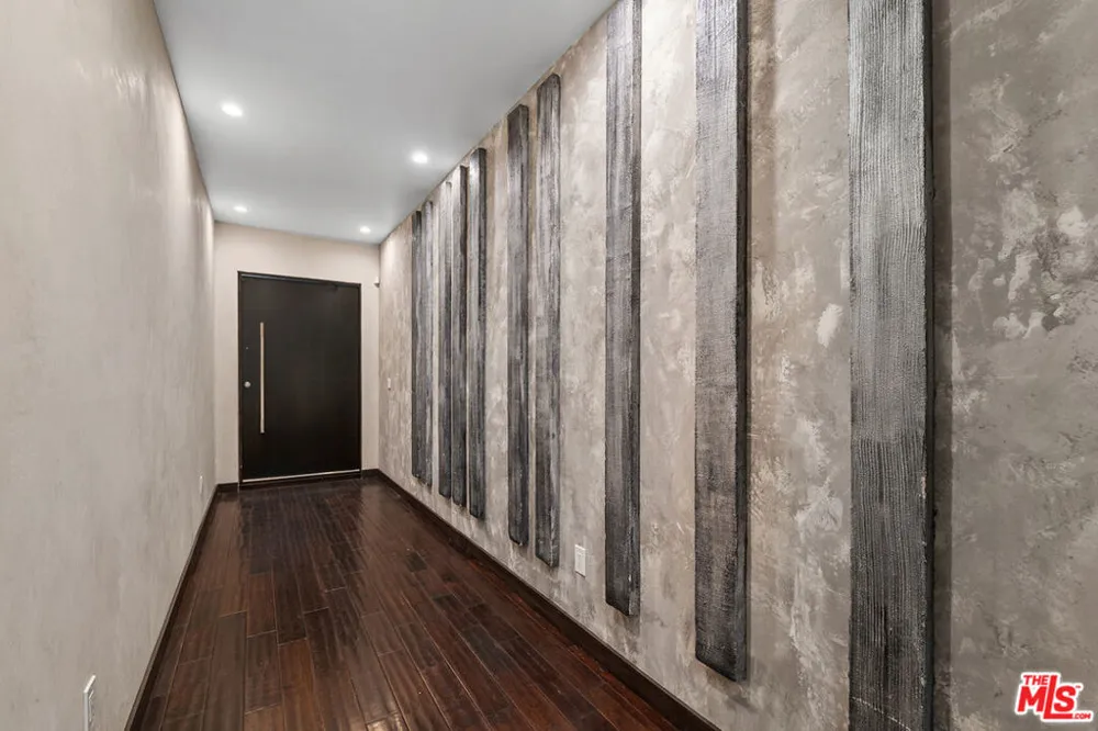 8867 Hollywood Hills Road Los Angeles, CA 90046