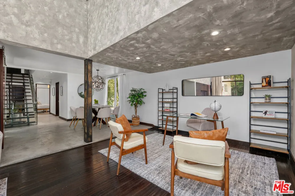 8867 Hollywood Hills Road Los Angeles, CA 90046