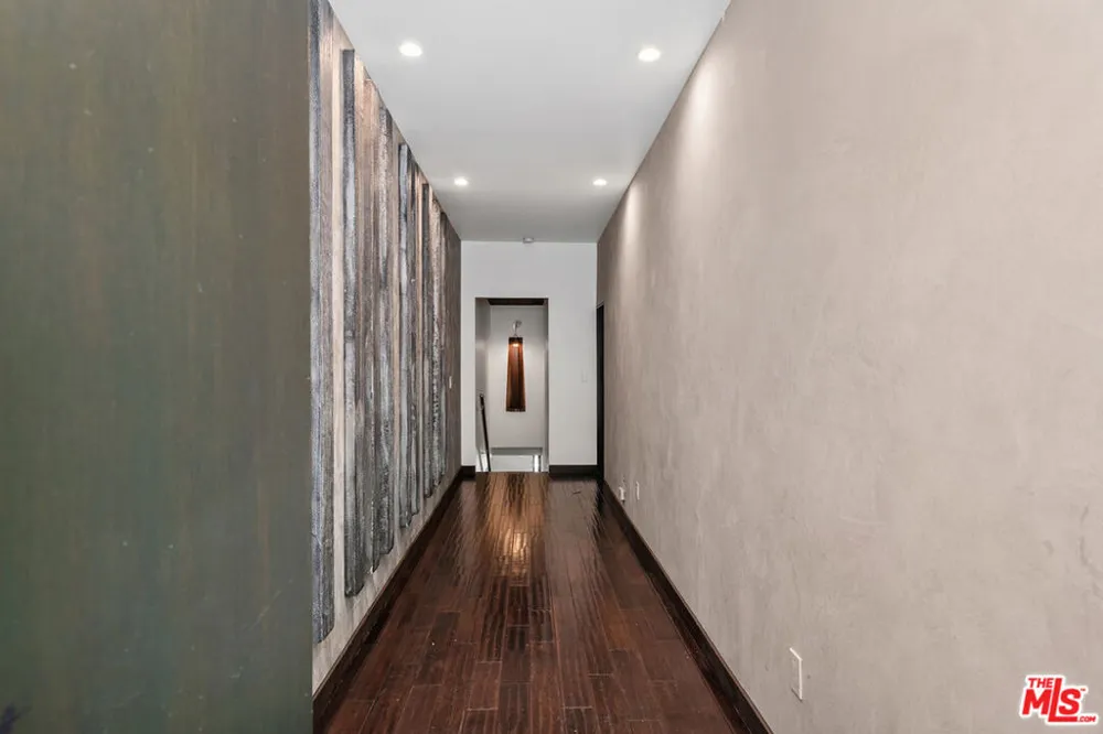 8867 Hollywood Hills Road Los Angeles, CA 90046
