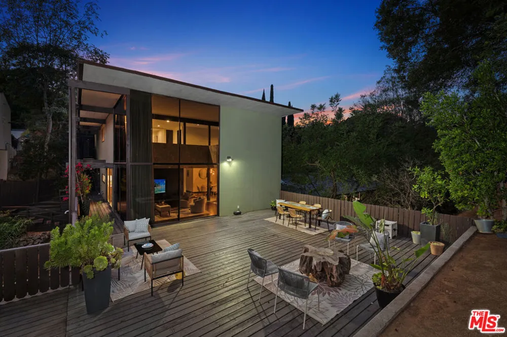 8867 Hollywood Hills Road Los Angeles, CA 90046