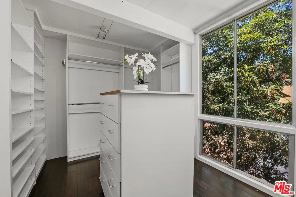 8867 Hollywood Hills Road Los Angeles, CA 90046