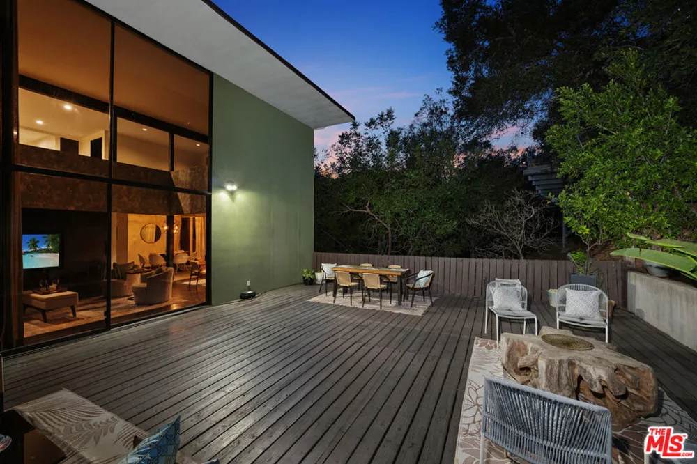 8867 Hollywood Hills Road Los Angeles, CA 90046