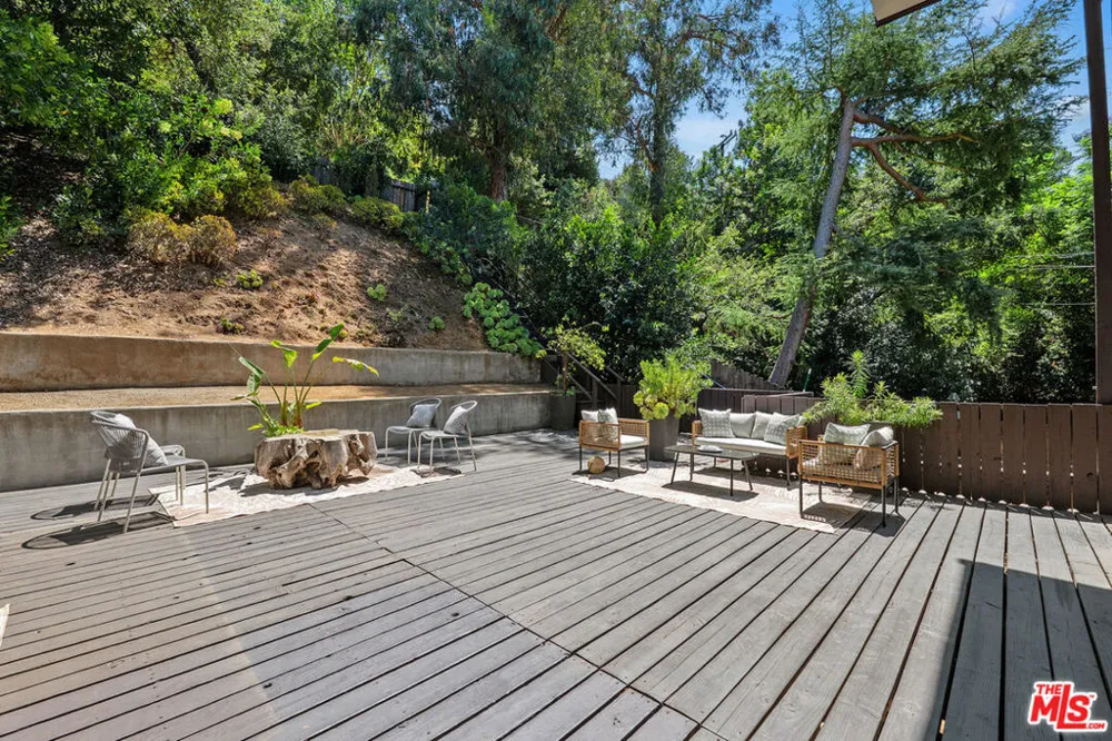 8867 Hollywood Hills Road Los Angeles, CA 90046