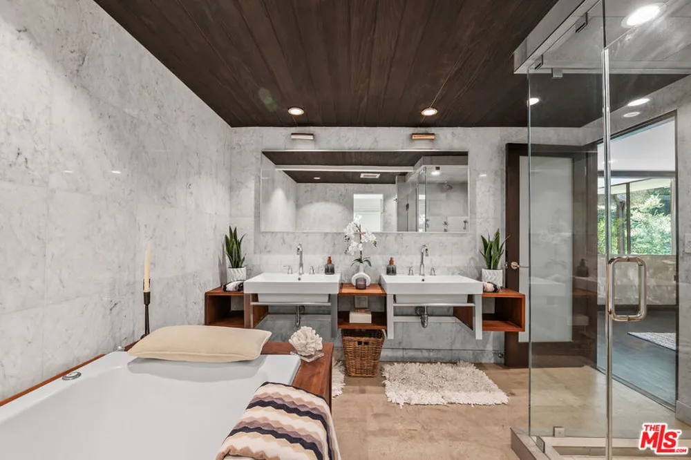 8867 Hollywood Hills Road Los Angeles, CA 90046