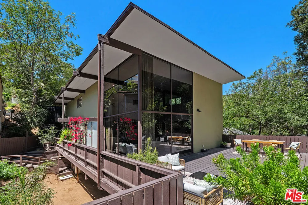 8867 Hollywood Hills Road Los Angeles, CA 90046