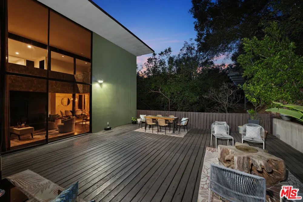 8867 Hollywood Hills Road Los Angeles, CA 90046
