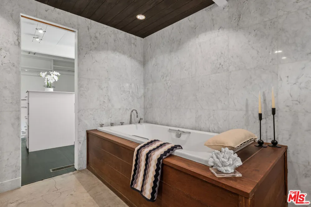 8867 Hollywood Hills Road Los Angeles, CA 90046
