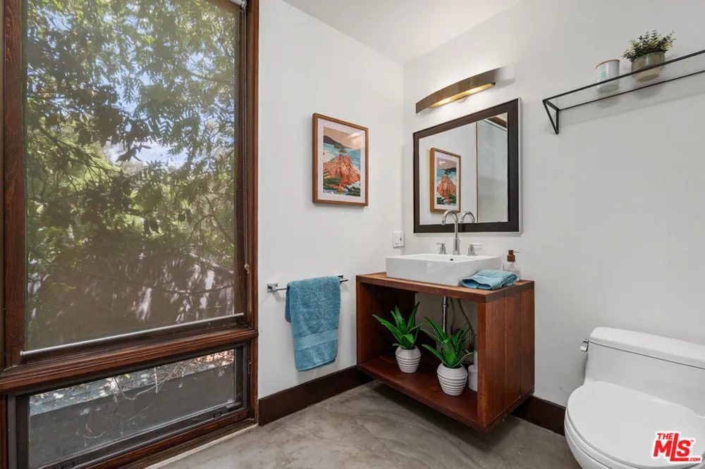 8867 Hollywood Hills Road Los Angeles, CA 90046