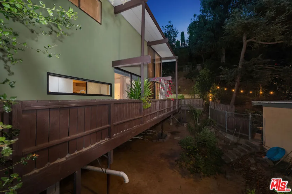 8867 Hollywood Hills Road Los Angeles, CA 90046