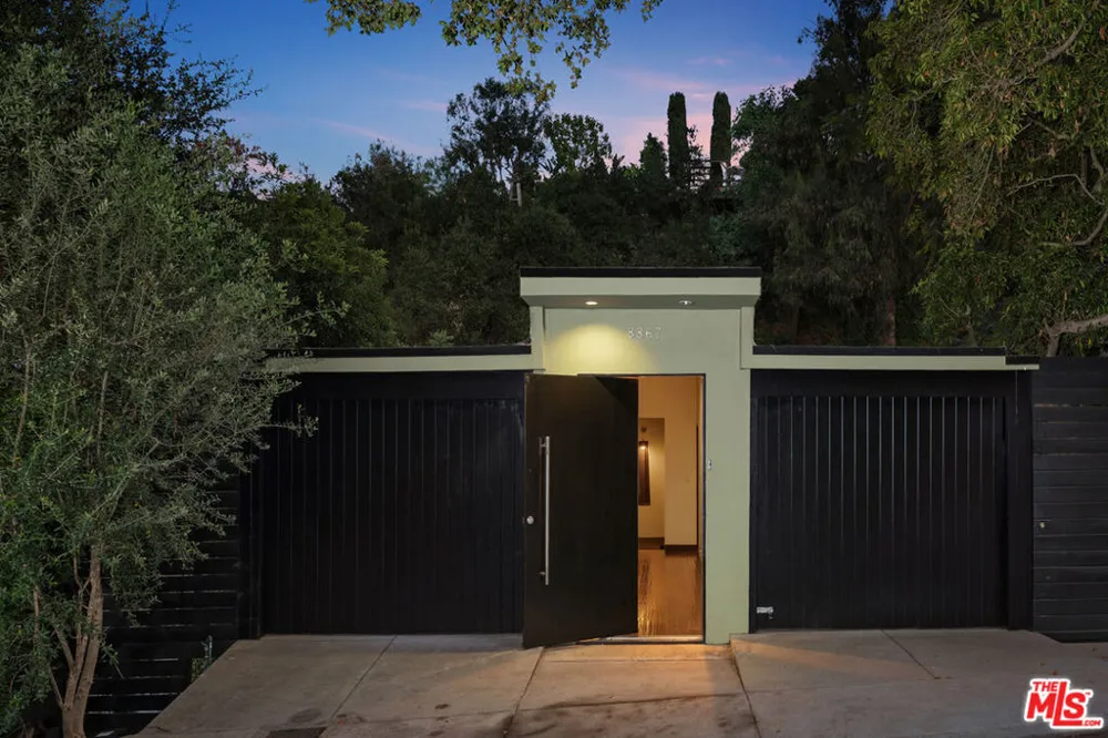 8867 Hollywood Hills Road Los Angeles, CA 90046