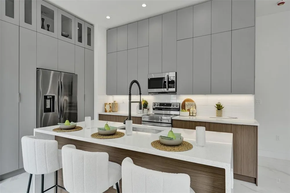 608 SW 7TH AVENUE Fort Lauderdale, FL 33315