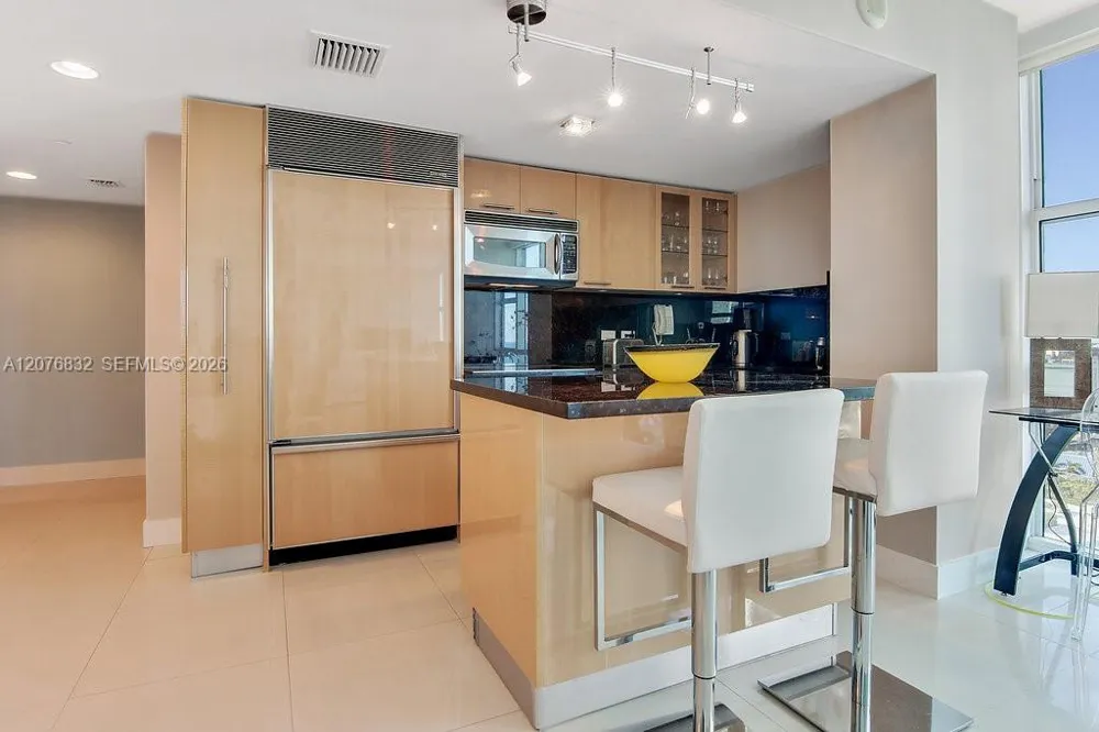 6801 Collins Ave #1216 Miami Beach, FL 33141