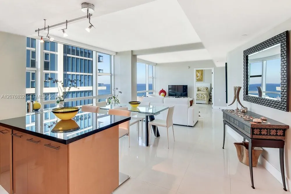 6801 Collins Ave #1216 Miami Beach, FL 33141