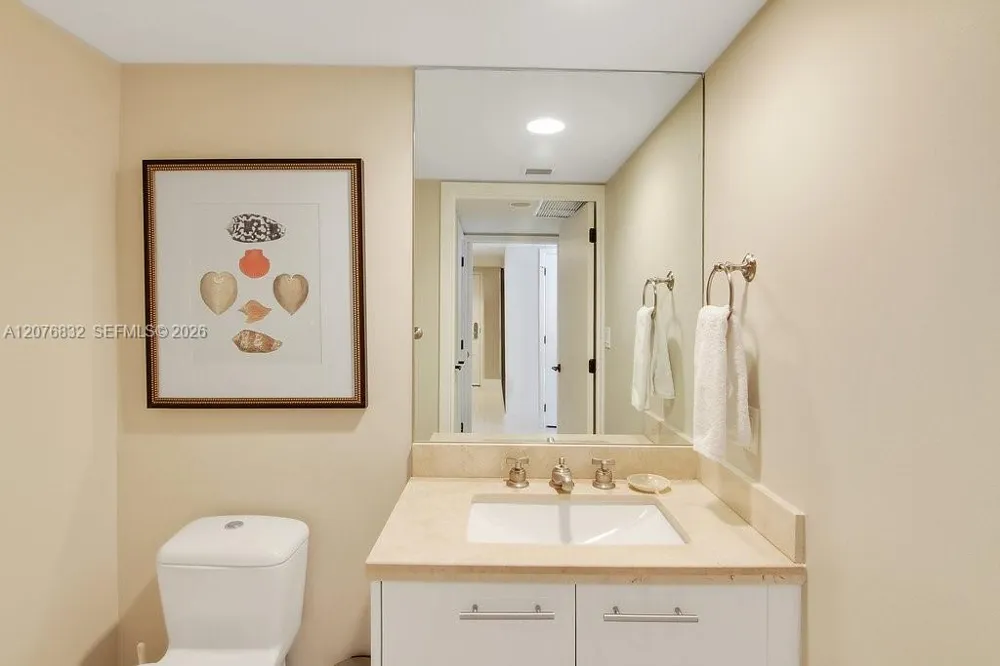 6801 Collins Ave #1216 Miami Beach, FL 33141