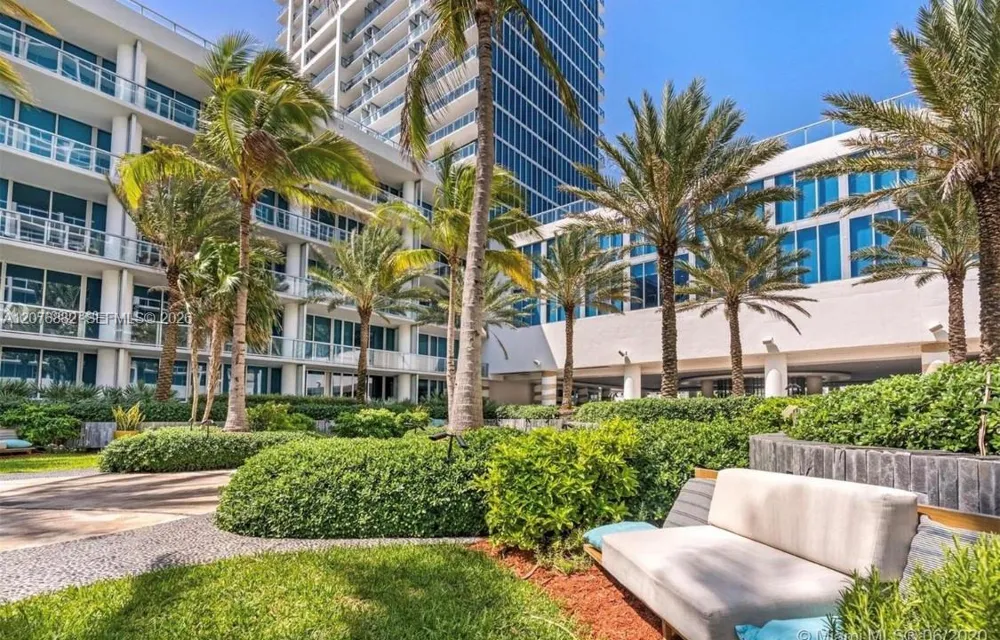 6801 Collins Ave #1216 Miami Beach, FL 33141