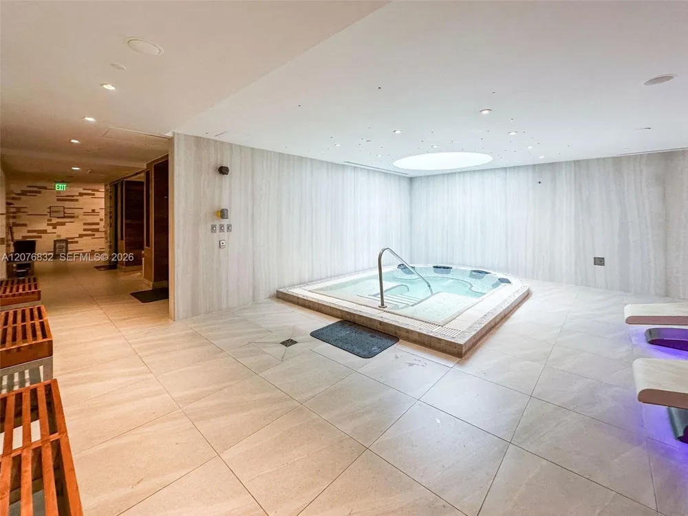 6801 Collins Ave #1216 Miami Beach, FL 33141